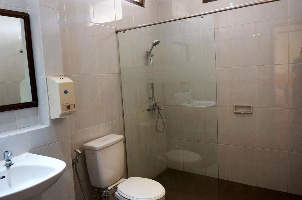 Adisurya Hotel كديري المظهر الخارجي الصورة
