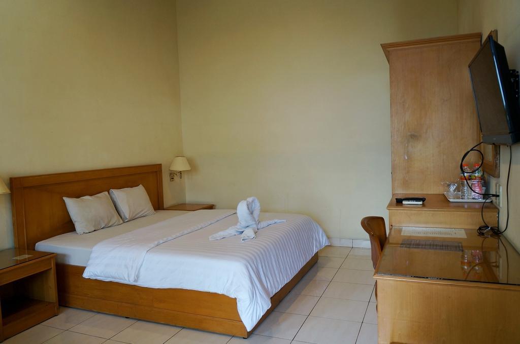 Adisurya Hotel كديري الغرفة الصورة
